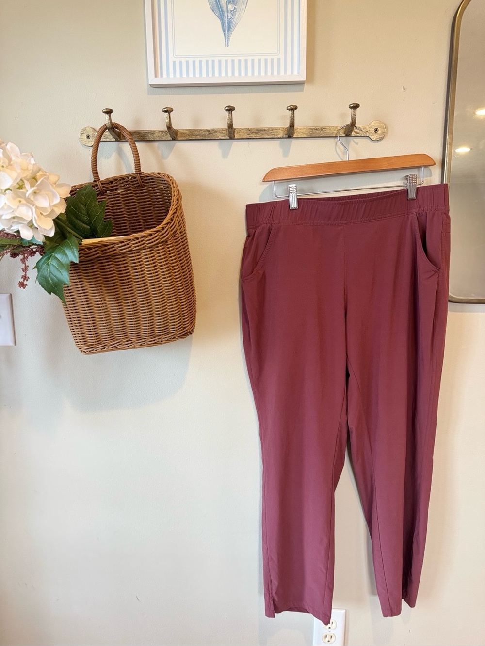 Eddie Bauer Burgundy Pull-On Ankle Pants | Women's Large
